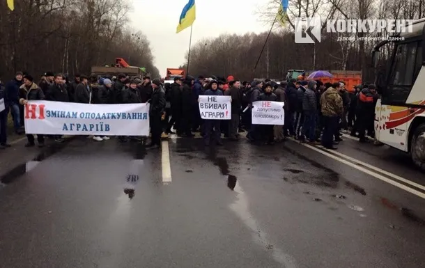 Фермери перекривають дороги у всій країні