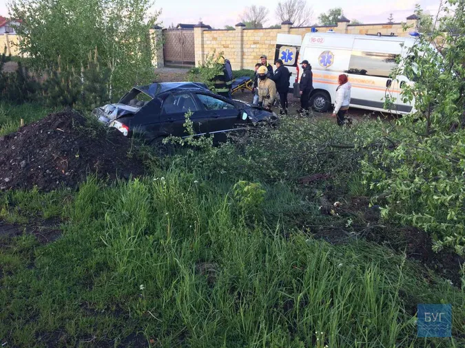 На щойно відремонтованій волинській трасі автівка злетіла в кювет (фото)