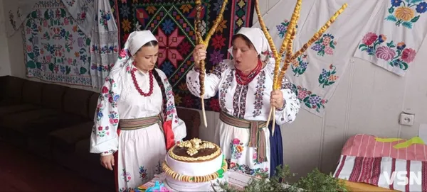 Горілка, копійки та молитва: відома волинська коровайниця розповіла давню традицію випікання святкового хліба (фото)