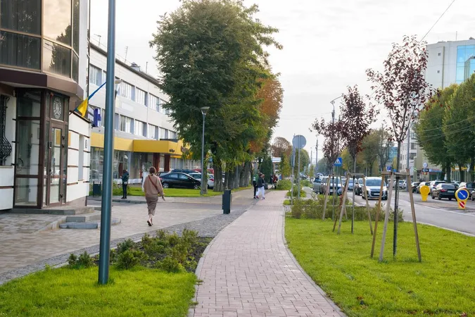 Реконструкція проспекту Волі у Луцьку – на фінішній прямій: що залишилось зробити (фото)