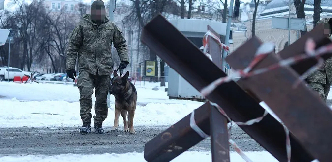 В урядовому кварталі Києва СБУ шукає диверсантів і заборонені предмети (фото)