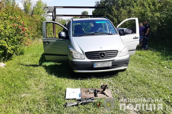 У Горохові в чоловіка знайшли гвинтівку з глушником та набої (фото)