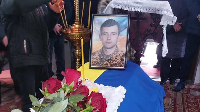 Громада на Волині попрощалася з полеглим воїном Миколою Фурманюком (фото)