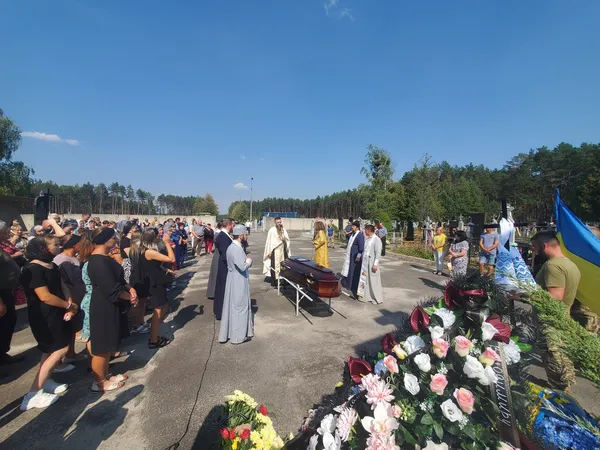На Маневиччині прощались із захисником Володимиром Михайловим (фото)