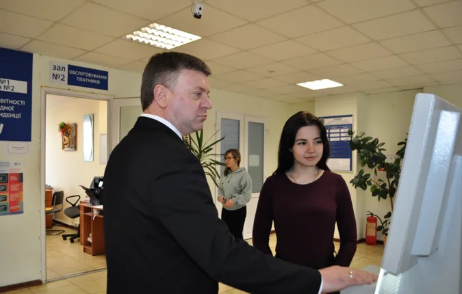 Де та як волинським абітурієнтам отримати картку платника податків