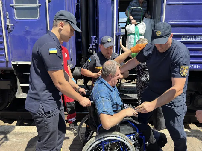 На Волинь з Донеччини евакуювали 69 дорослих і дітей (фото)