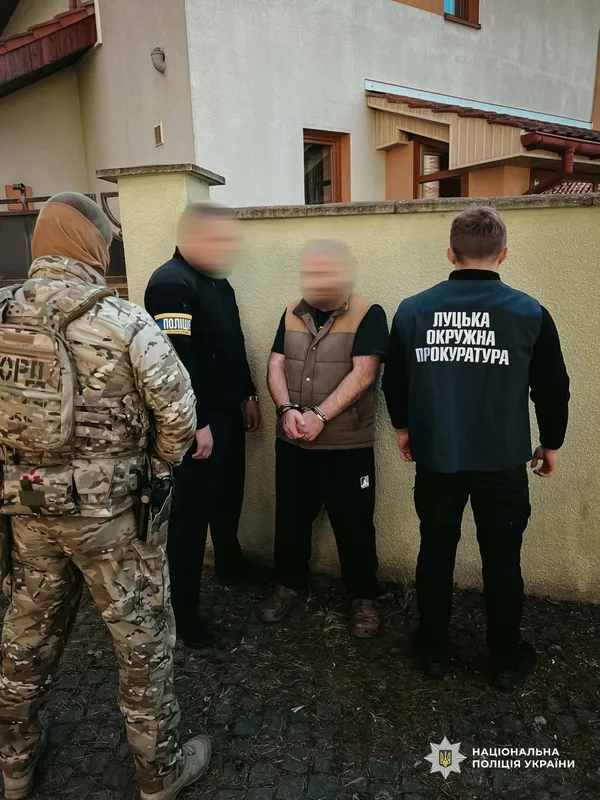 Виносили десятки тисяч доларів: у Луцьку викрили «гастролерів», які обкрадали авто (фото)