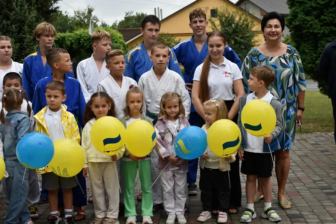 У Луцьку урочисто підняли Олімпійський прапор (фото)