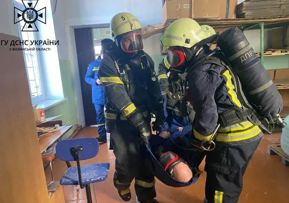 На швейній фабриці у Нововолинську працювали рятувальники (фото)