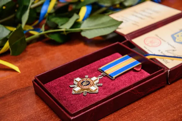 У Луцьку рідним загиблих захисників вручили їхні посмертні нагороди (фото)