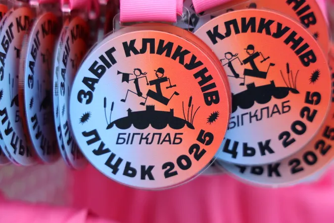 Забіг кликунів у Луцьку: як це було (фото)