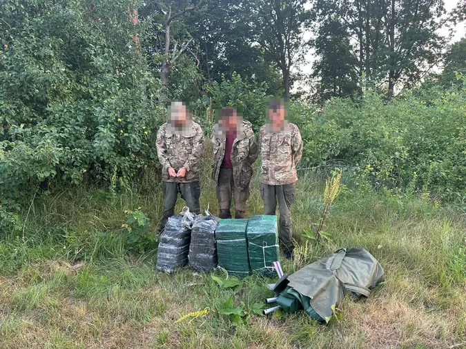 Троє волинян вночі несли сигарети до Польщі. Але не донесли (фото, відео)