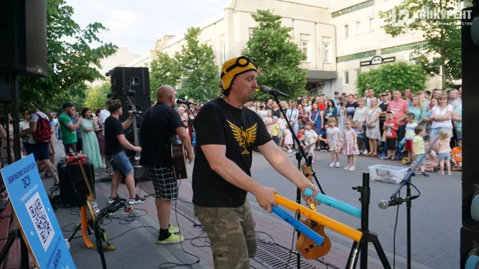 Прийшли сотні людей: у Луцьку виступив запальний гурт Оt Vinta (фото, відео)