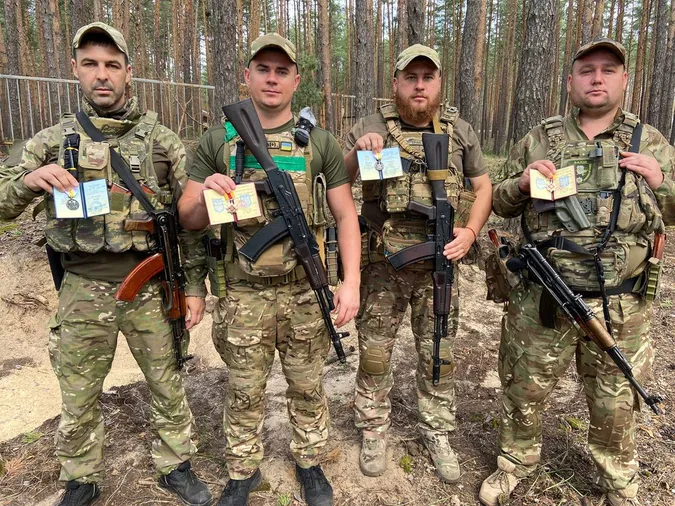 Волинські поліцейські отримали відзнаки в зоні бойових дій (фото)