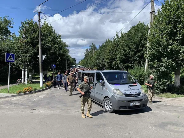 Воював в самому пеклі: у Ківерцях прощались з Героєм Олександром Назаруком (фото)