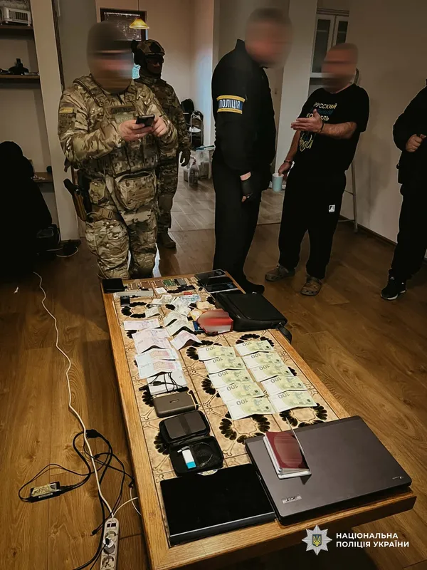 Виносили десятки тисяч доларів: у Луцьку викрили «гастролерів», які обкрадали авто (фото)