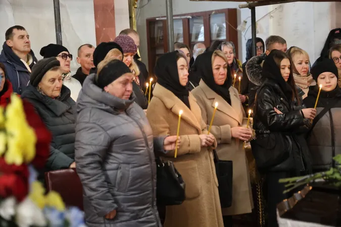 Повернувся додому через рік: у Луцьку попрощалися з воїном Андрієм Грицюком (фото)