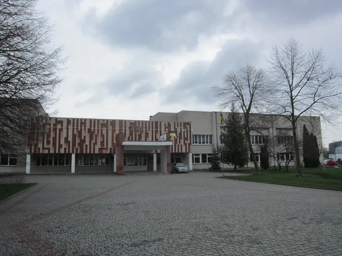 Спортзал Луцького ліцею №3 здали в оренду за 600 гривень (фото)