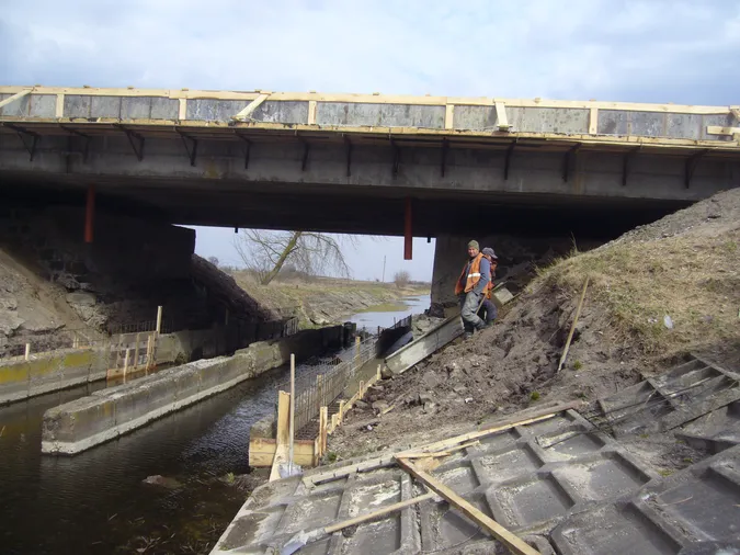 Водії, увага: у Рожищенському районі ремонтують міст (фото)