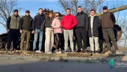 Луцькі стоматологи вирушили на передову, аби лікувати бійців (фото)