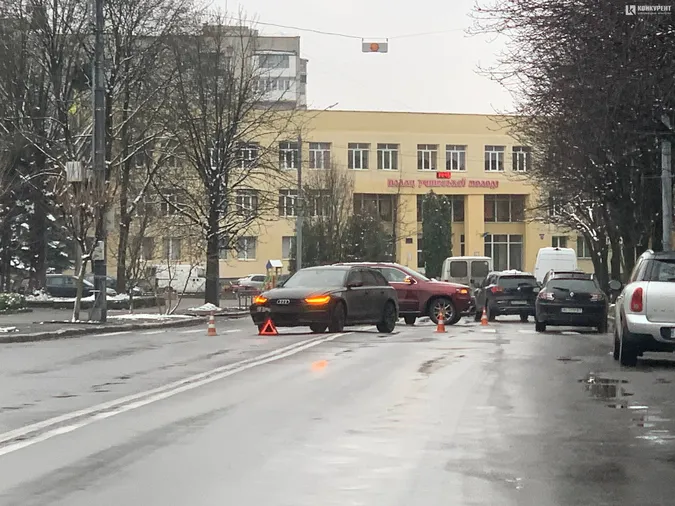 У Луцьку на Шопена – сильна аварія (фото)