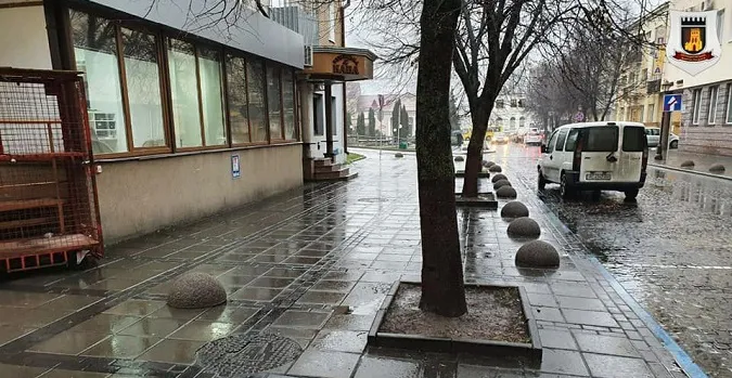 У центрі Луцька тротуари тепер – тільки для пішоходів (фото)