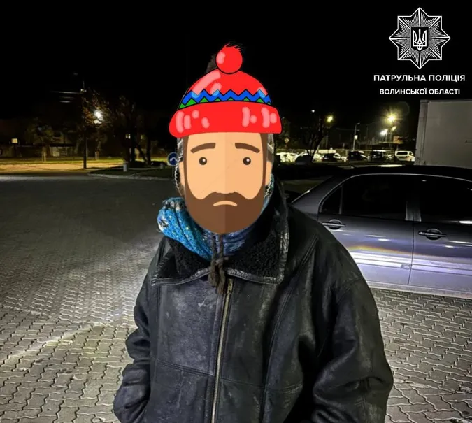 У Луцьку на заправці чоловік зачинився у вбиральні і не хотів виходити