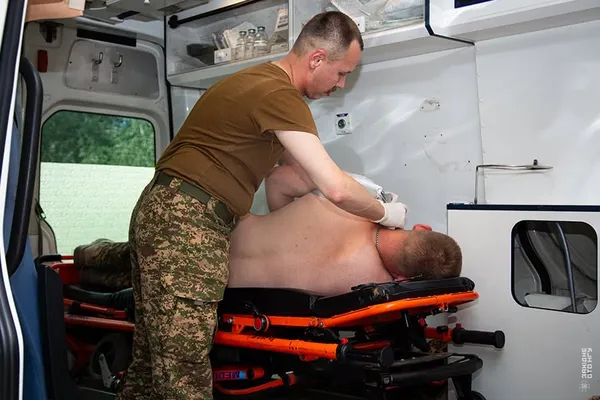 Дитячий лікар з Волині став бойовим медиком Нацгвардії та рятує життя на передовій (фото)