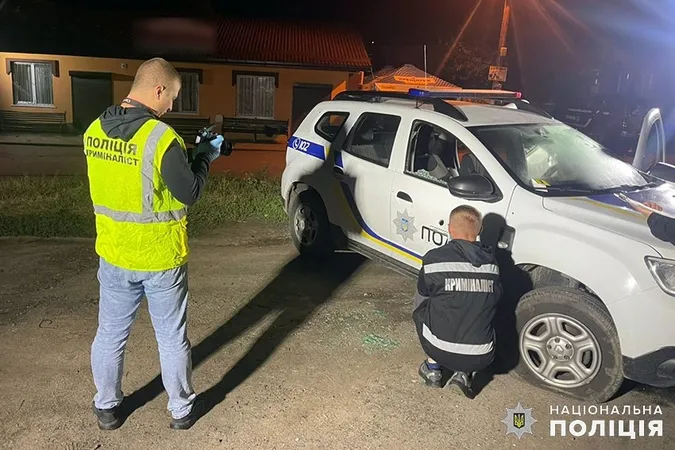 Випустив 60 куль: на Хмельниччині чоловік розстріляв з автомата поліціянтів (фото)