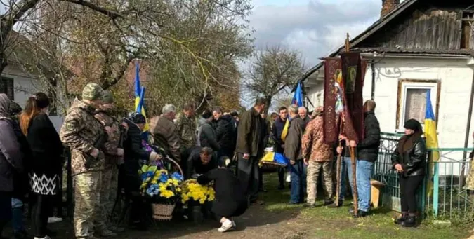 На Волині попрощалися із померлим у ДТП воїном Олегом Тананайком (фото)