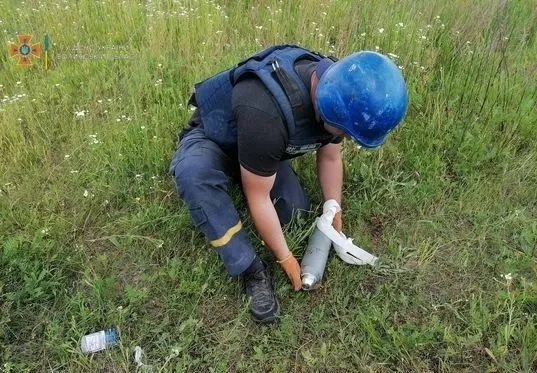 Волинські сапери продовжують розміновувати Чернігівщину (фото, відео)