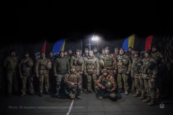 Сирський нагородив «Хрестом Хоробрих» механіка-водія танка з Горохівщини