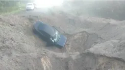 На Волині через грозу здетонували міни та понищили дорогу (фото, відео)