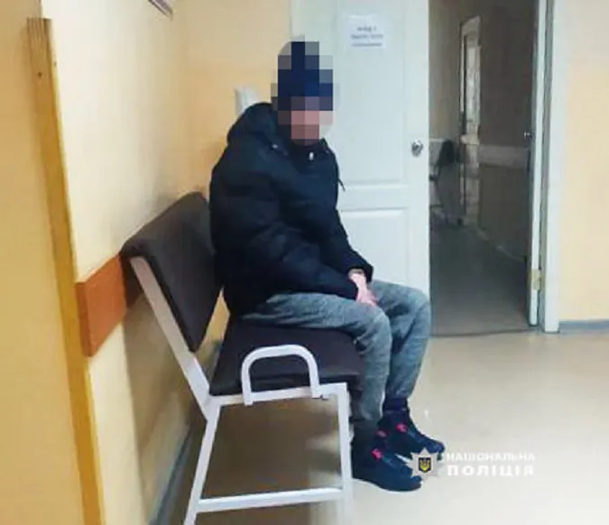 На Волині юнак вночі вломився до магазину і виніс повні кишені сигарет (фото)
