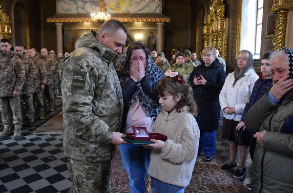 Родини загиблих прикордонників з Волині отримали їхні посмертні нагороди (фото)