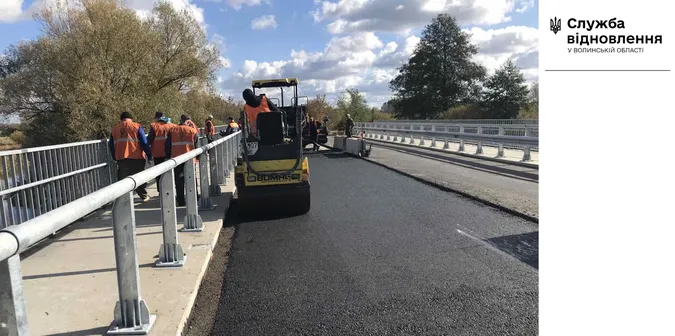 На Волині завершують ремонт 54-метрового мосту через річку (фото)