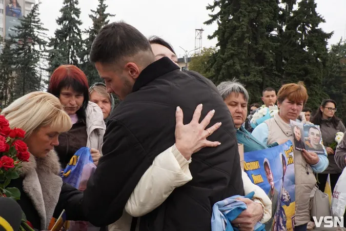 «Для мене це вже моя реальність»: у Луцьку зустріли Павла Літвіна після 50 місяців російського полону (фото)