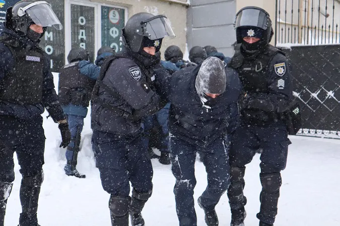 Сніг не завадив: у Луцьку «силовики» влаштували спільні навчання (фото)