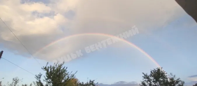 🌈 У Луцьку – аномалія: над небом простягнулася подвійна веселка (фото)