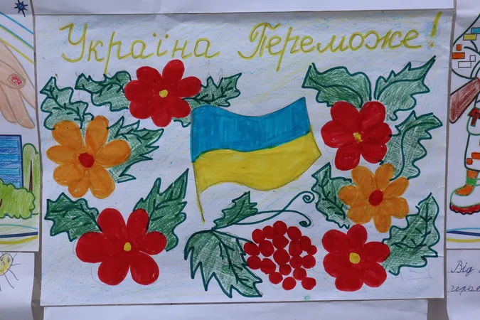 Підрозділами Волинської бригади тероборони мандрує виставка дитячих малюнків (фото)