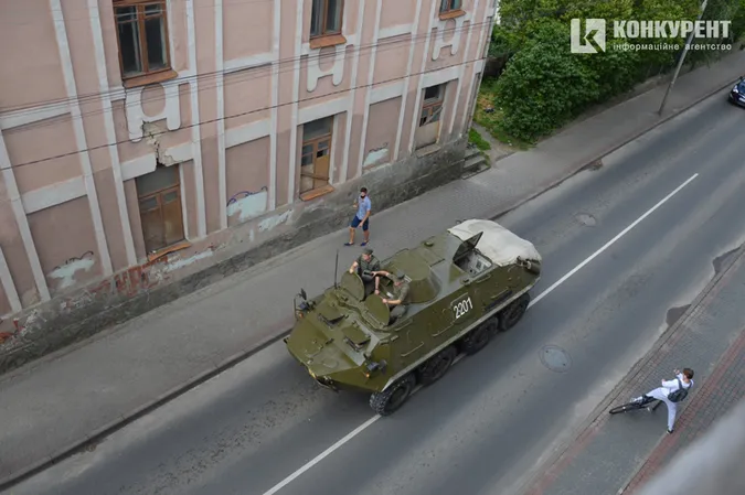 Захоплення заручників у центрі Луцька: що відбувається на місці (ФОТО)