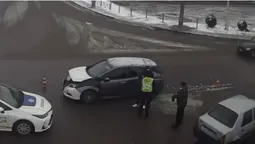 ДТП на повороті: у Луцьку на Карпенка-Карого не розминулися Dacia та Nissan (відео)