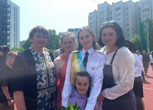 Багатодітна мати-героїня з Волині рятує життя своєю кров'ю і надихає до донорства й дітей (фото)