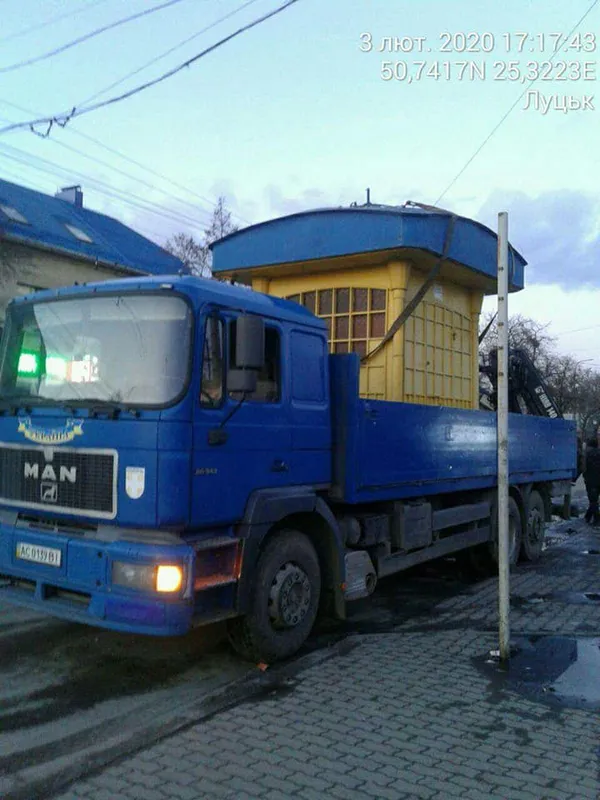 Демонтували перші незаконні МАФи біля Центрального ринку (фото)