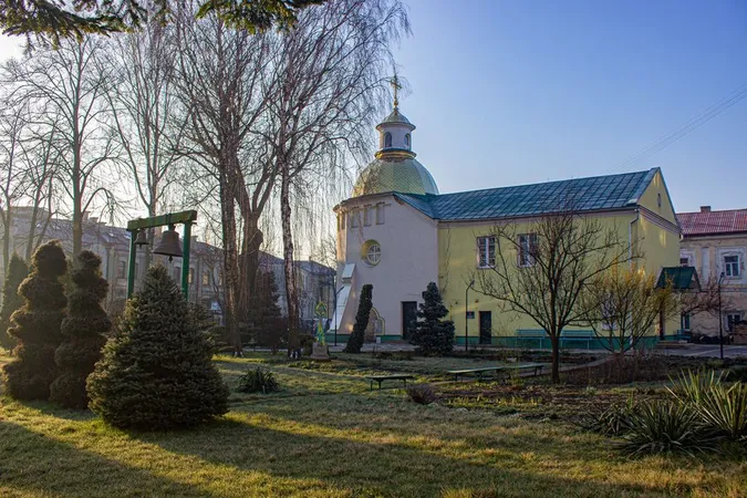 Місто до душі: весняний Луцьк у світанковій тиші (фото)