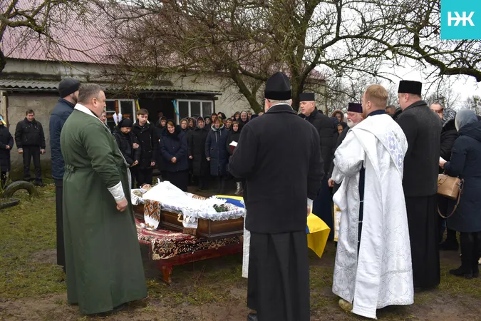 На Волині попрощалися із юним бійцем Богданом Динем (фото)