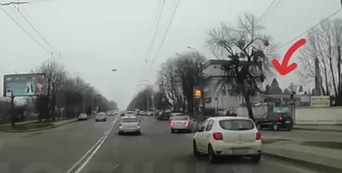У Луцьку водій порушив ПДР під носом в патрульних (відео)