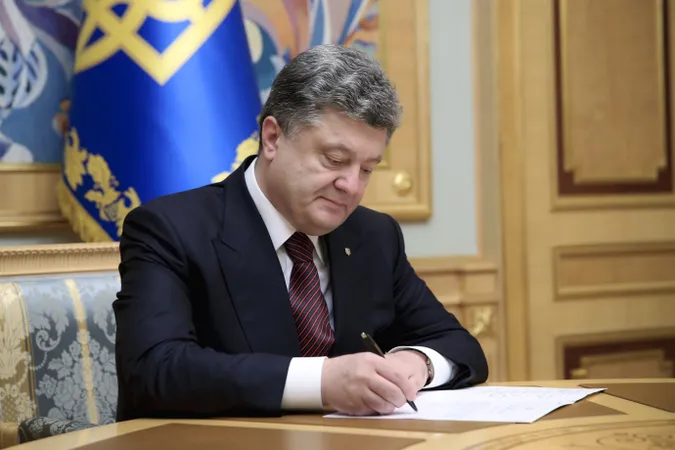 Порошенко підписав Закон про роздержавлення друкованих ЗМІ