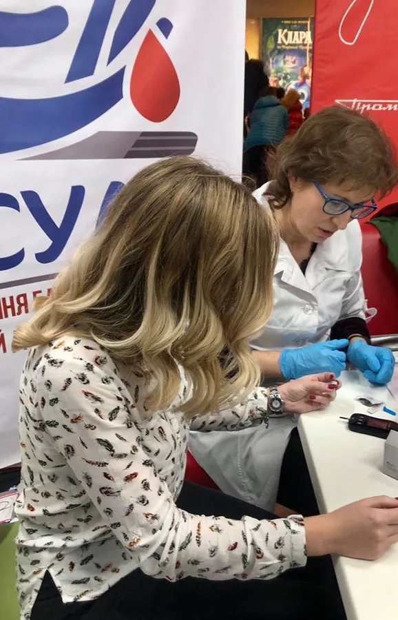 Попередити діабет: лучанам у «Промені» вимірювали рівень цукру (фото)