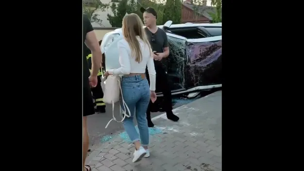 Зіткнення на перехресті: у Ковелі внаслідок ДТП перекинулося авто (відео)